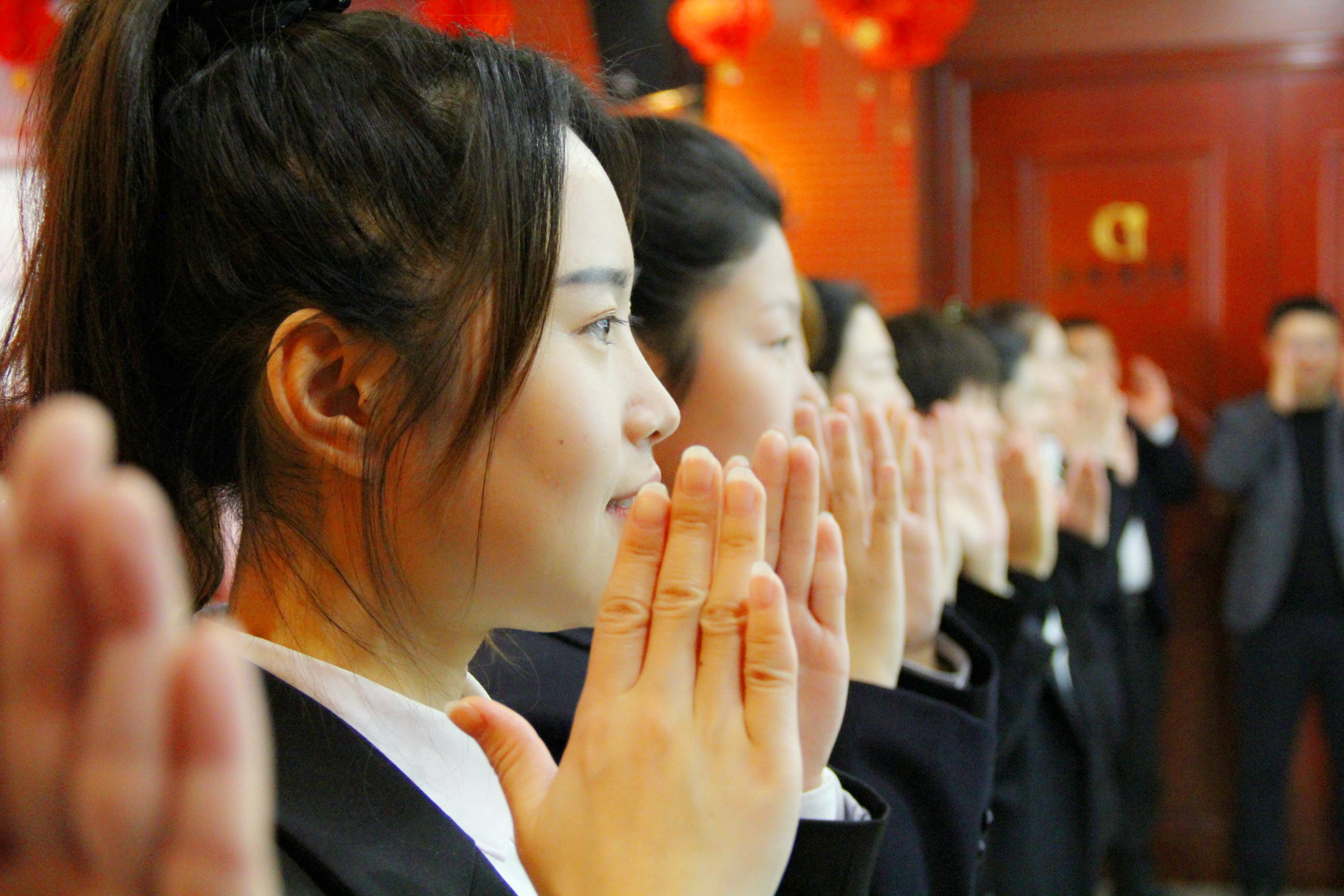 全面提升服務(wù)質(zhì)量，樹立良好企業(yè)文化！